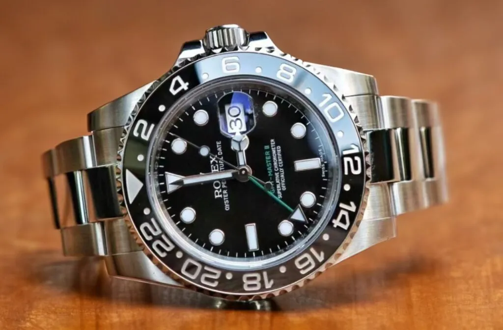 Difference gmt master discount submariner